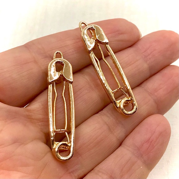 🧷🧷Gold Safety Pin Barrettes🧷🧷 - Picture 3 of 6